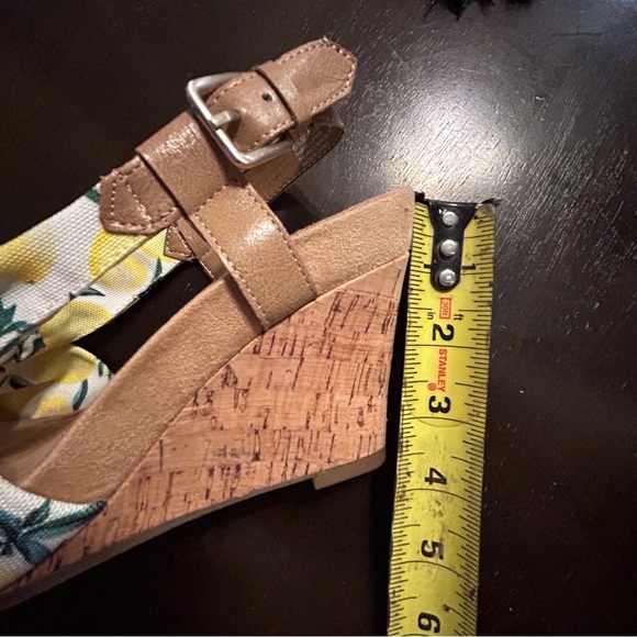 Aerosoles Lemon Print Wedges Shoes - Picture 3 of 10